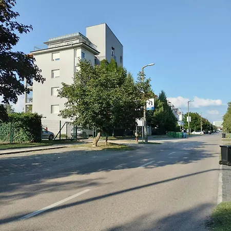 Lilla Apartman *